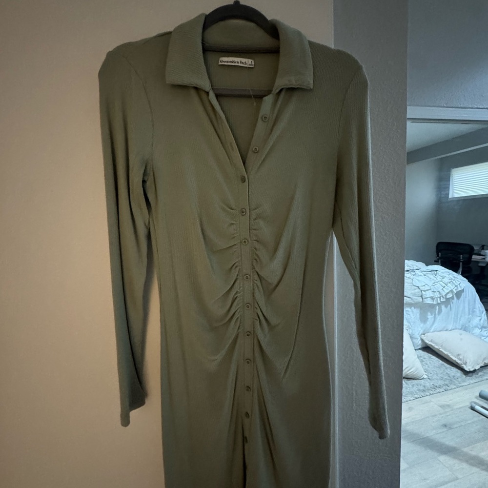 Green Button-Up Ribbed Dress - Picture 4 of 4